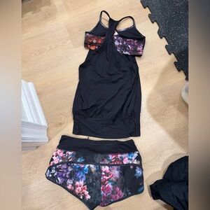 Lululemon Floral Black spring as sprung set